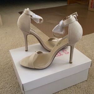 NIB 4” Nude Heels